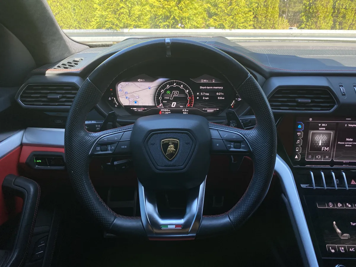 2022 Lamborghini Urus thumbnail 10