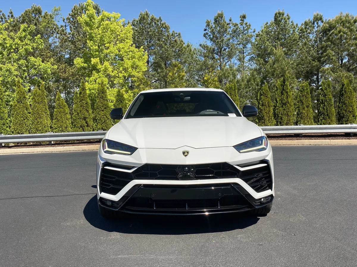 2022 Lamborghini Urus thumbnail 12