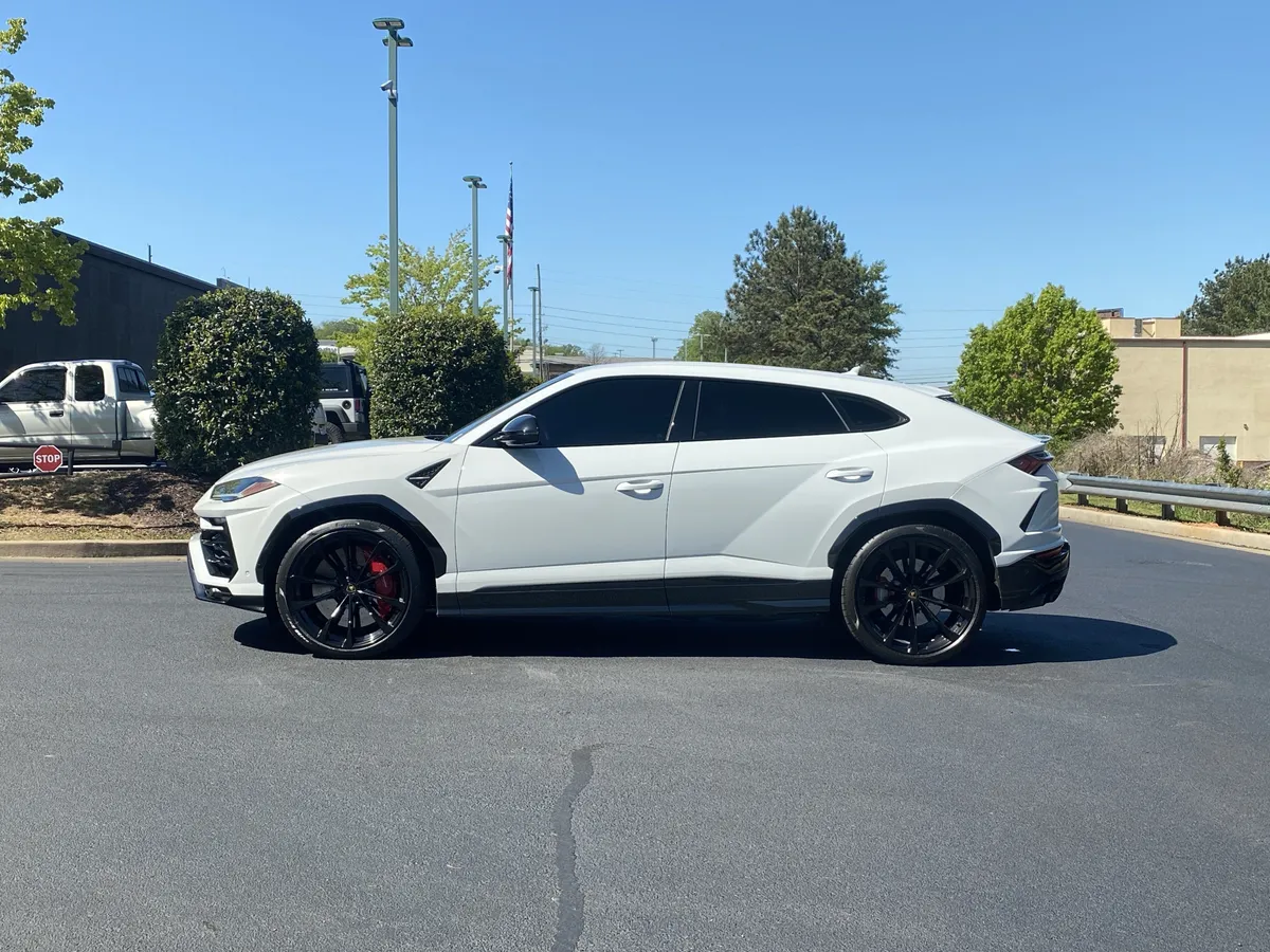 2022 Lamborghini Urus thumbnail 14