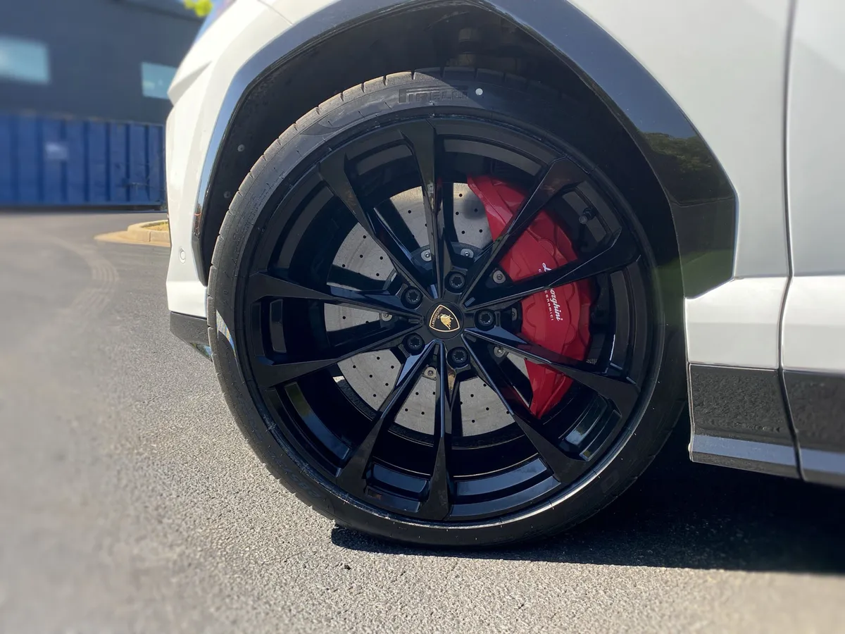2022 Lamborghini Urus thumbnail 17