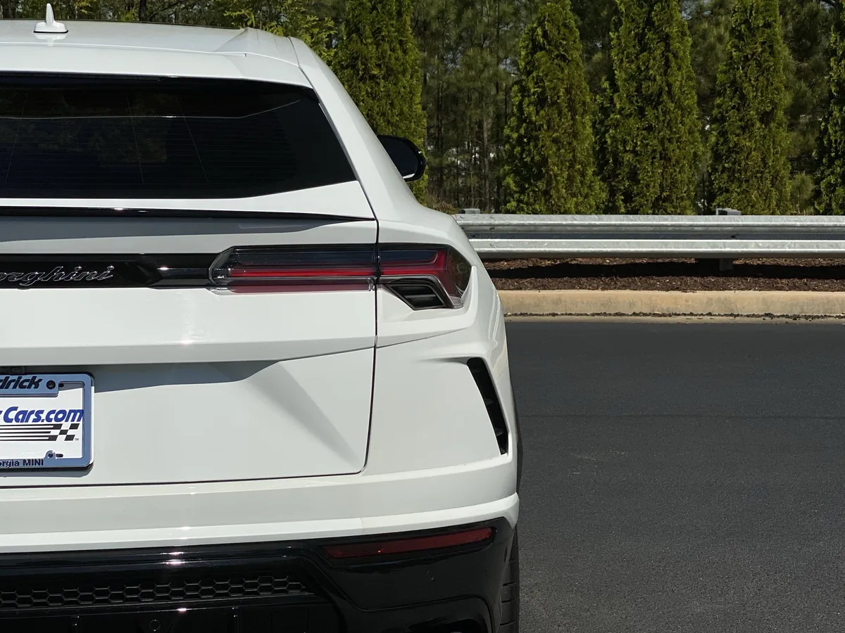 2022 Lamborghini Urus thumbnail 23