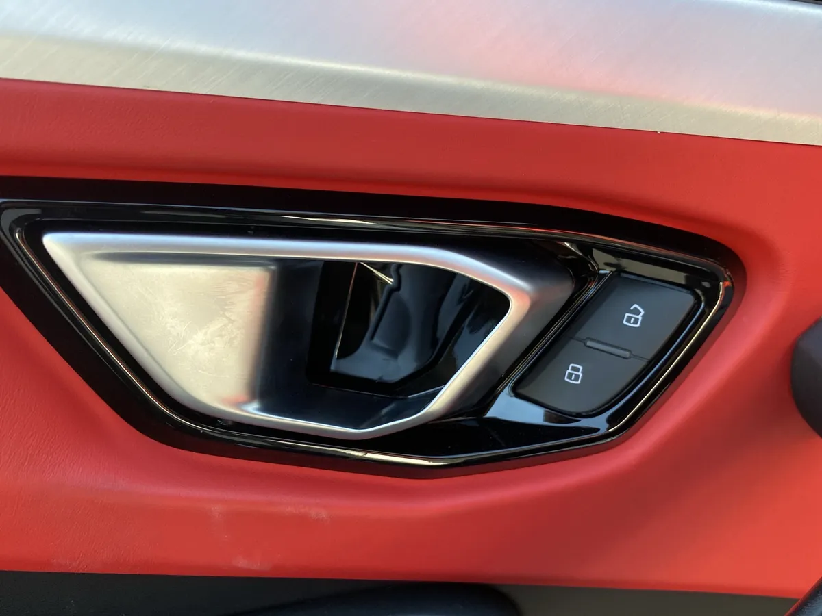 2022 Lamborghini Urus thumbnail 25