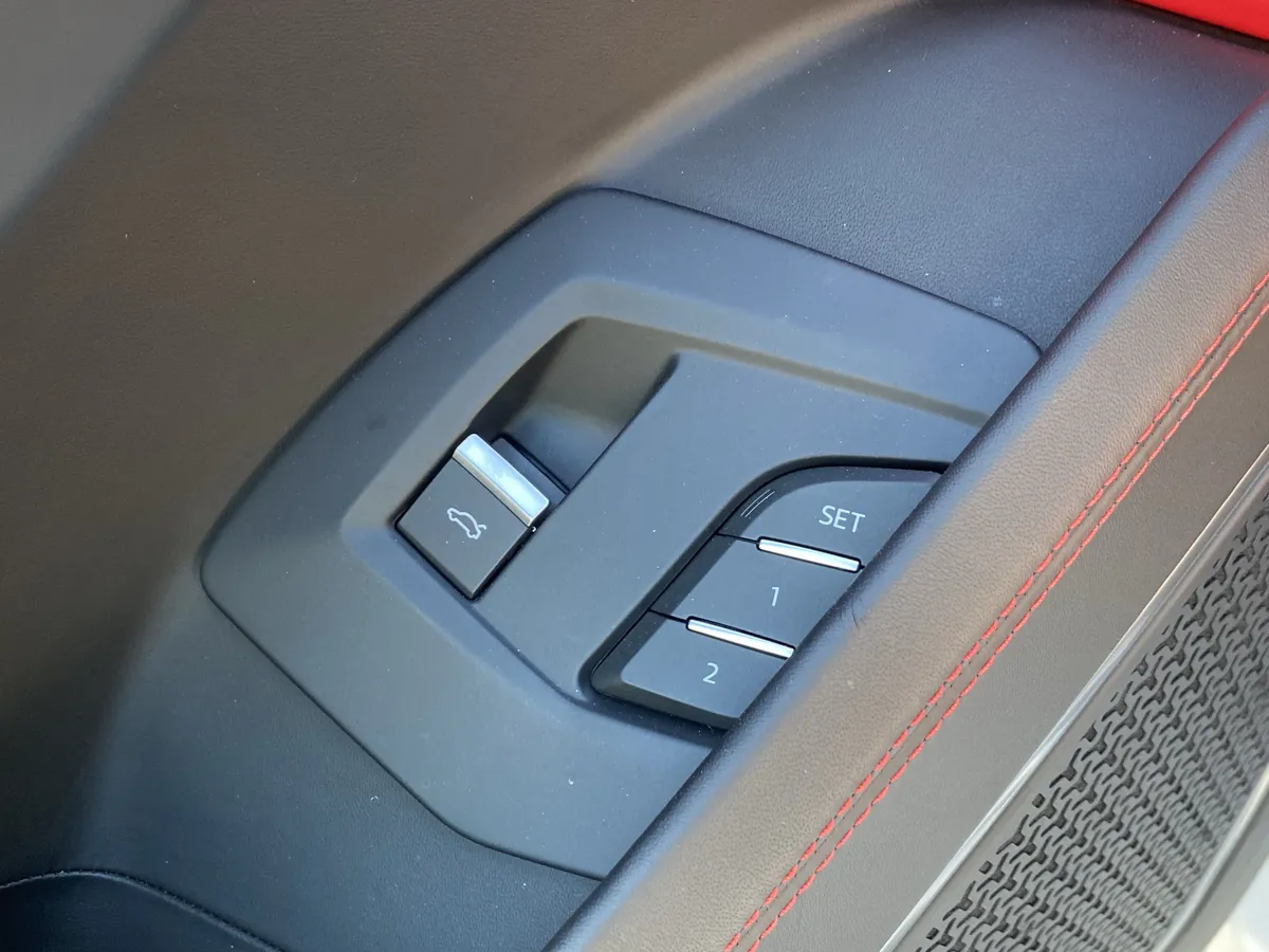 2022 Lamborghini Urus thumbnail 27