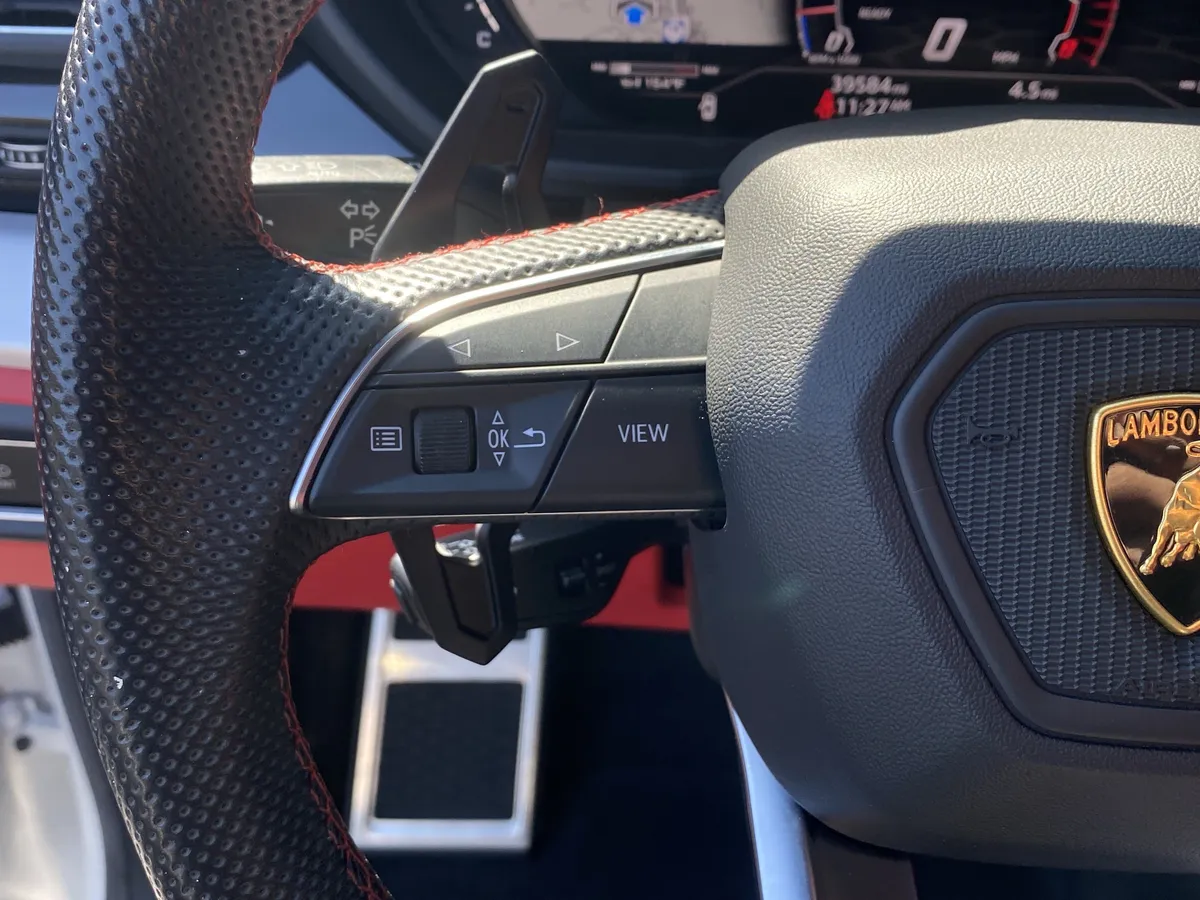 2022 Lamborghini Urus thumbnail 32