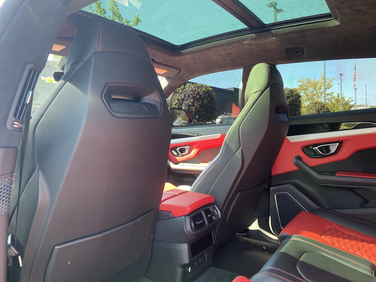 2022 Lamborghini Urus thumbnail 44