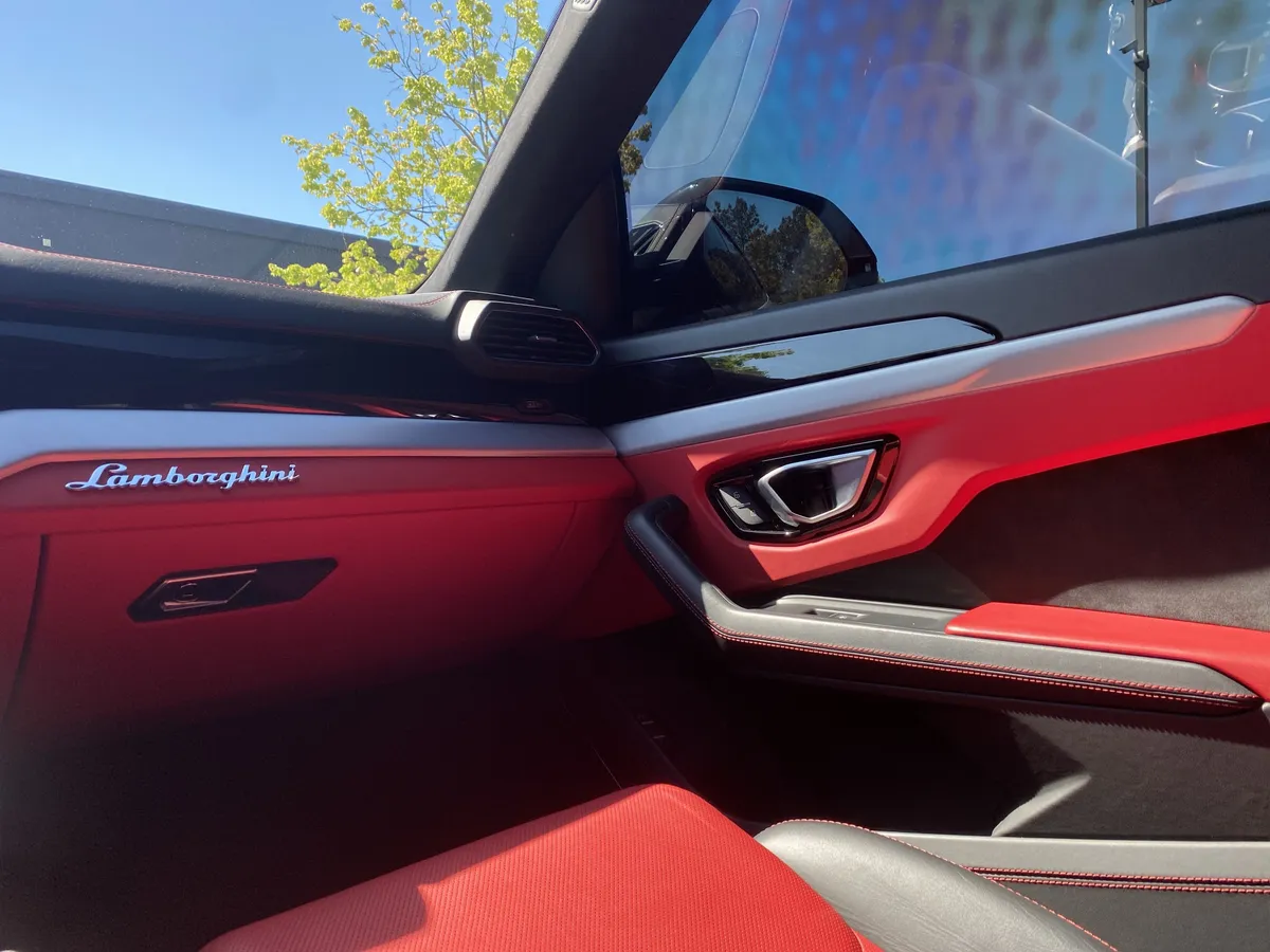 2022 Lamborghini Urus thumbnail 46