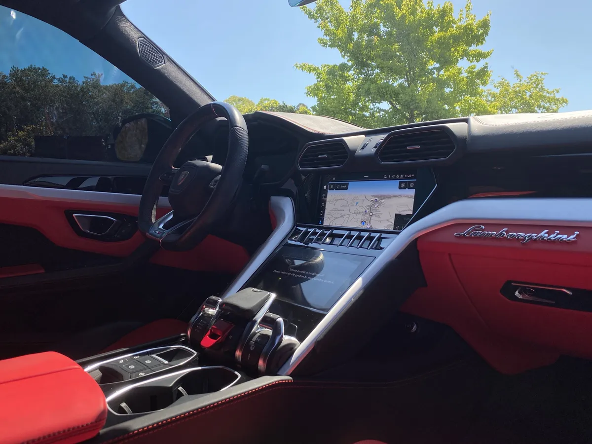 2022 Lamborghini Urus thumbnail 5