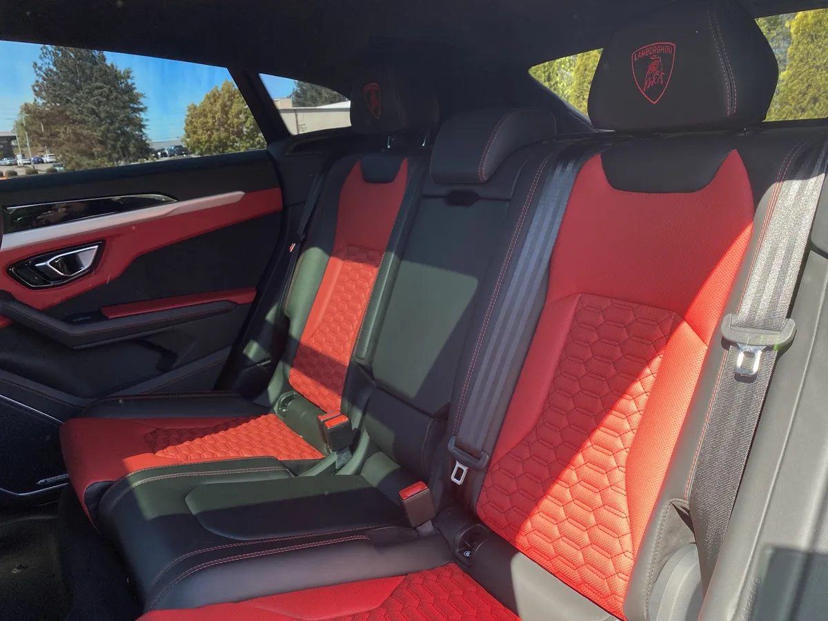 2022 Lamborghini Urus thumbnail 8
