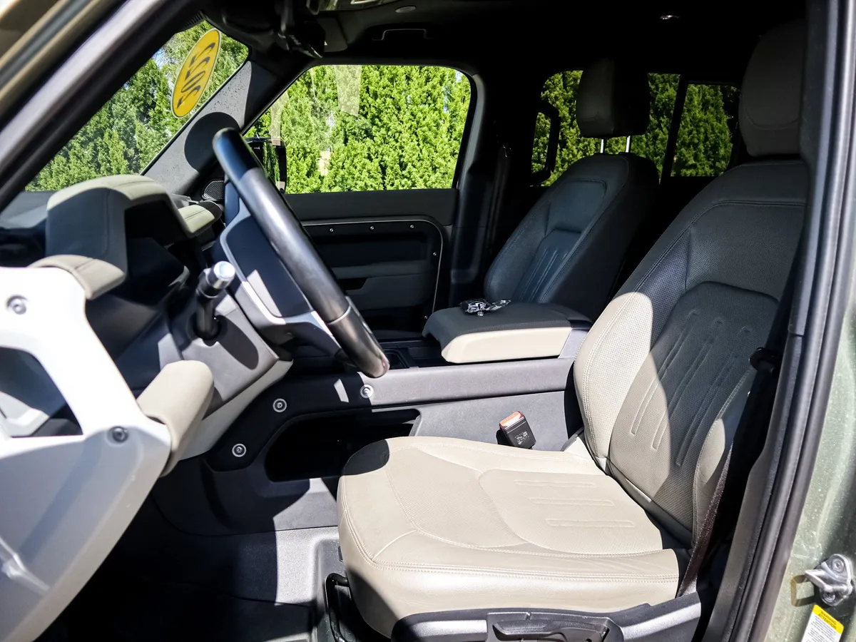 2022 Land Rover Defender S thumbnail 15