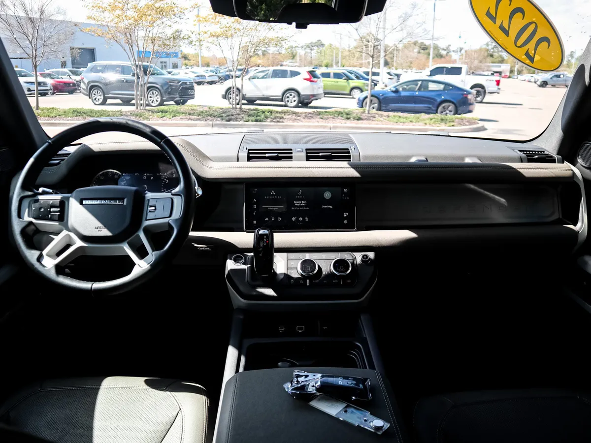 2022 Land Rover Defender S thumbnail 28