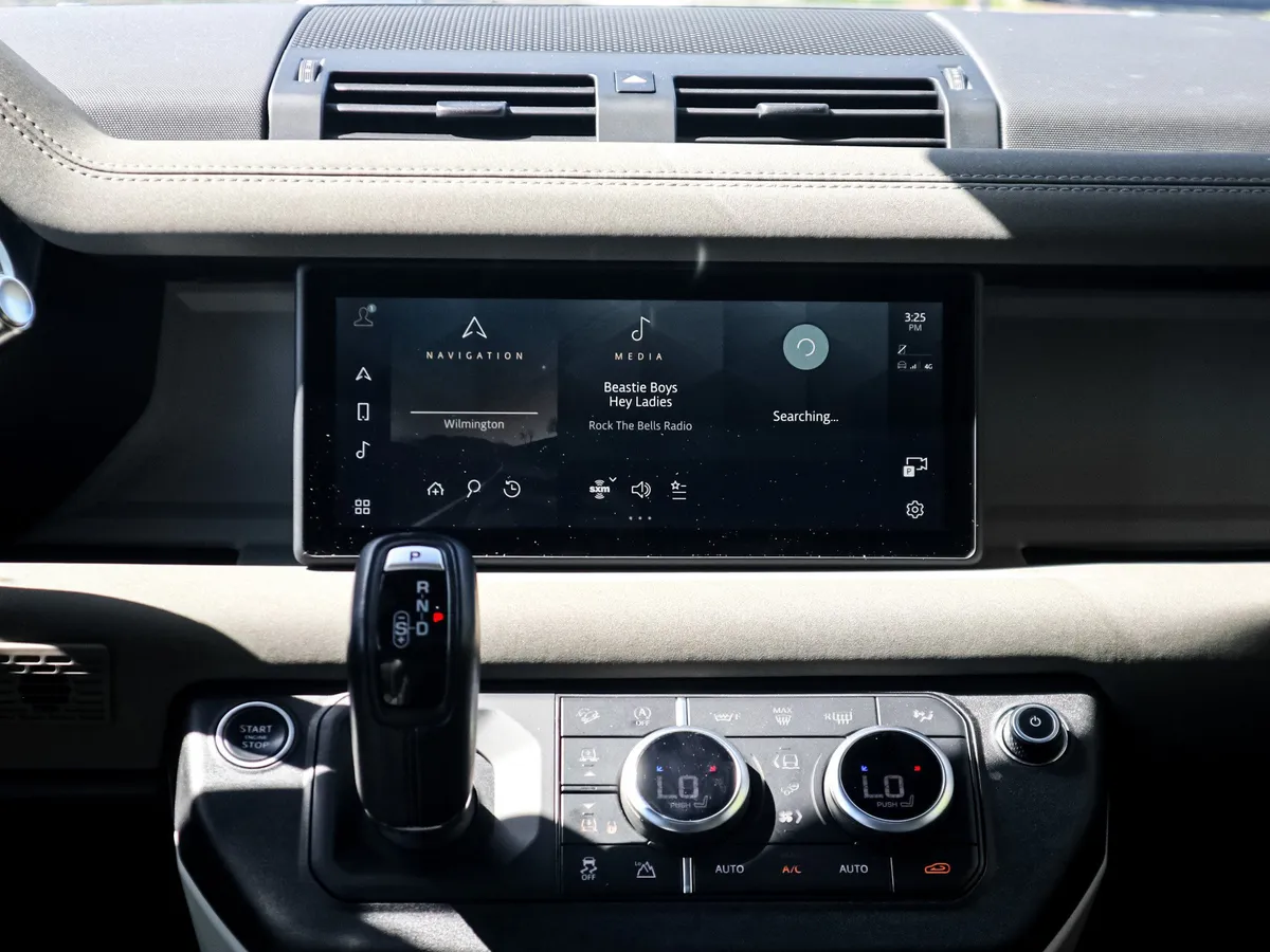 2022 Land Rover Defender S thumbnail 29