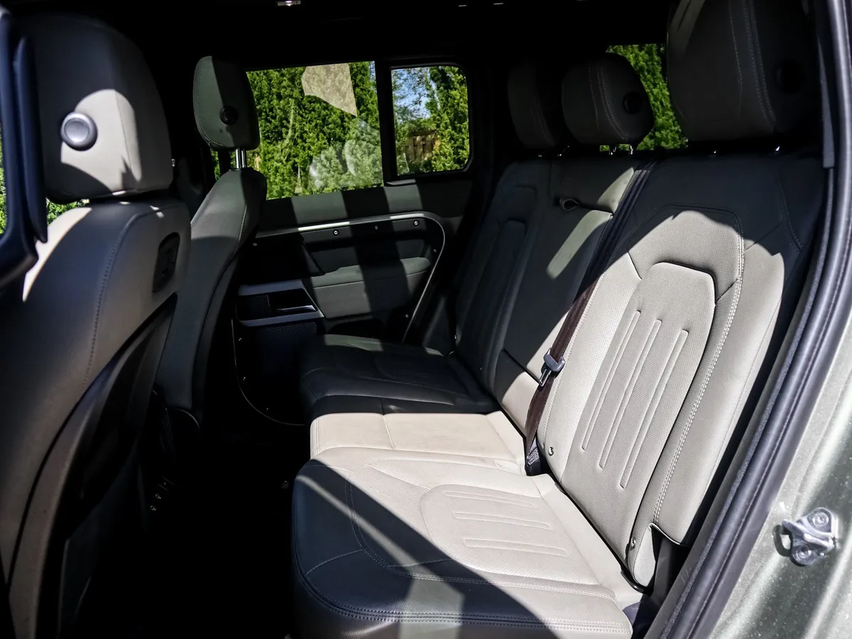 2022 Land Rover Defender S thumbnail 30