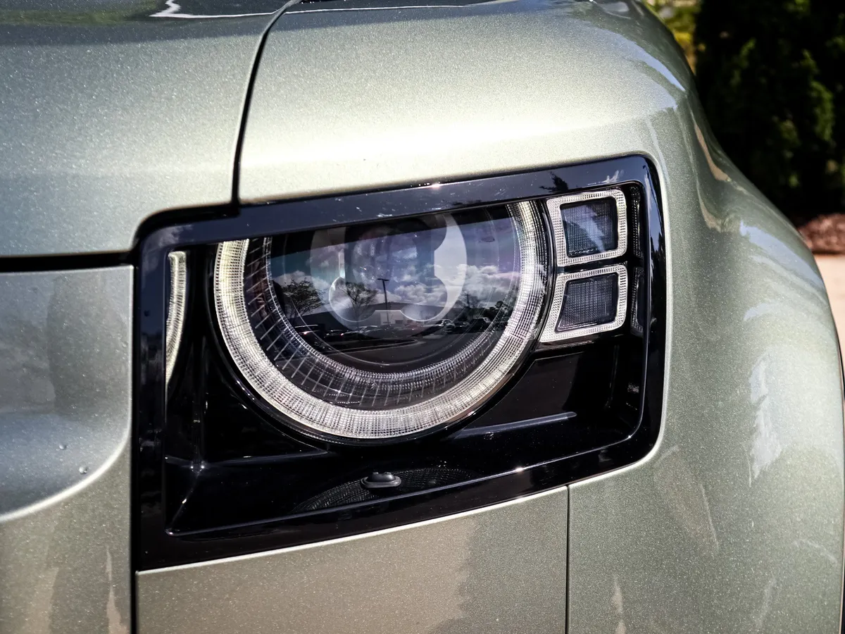 2022 Land Rover Defender S thumbnail 5