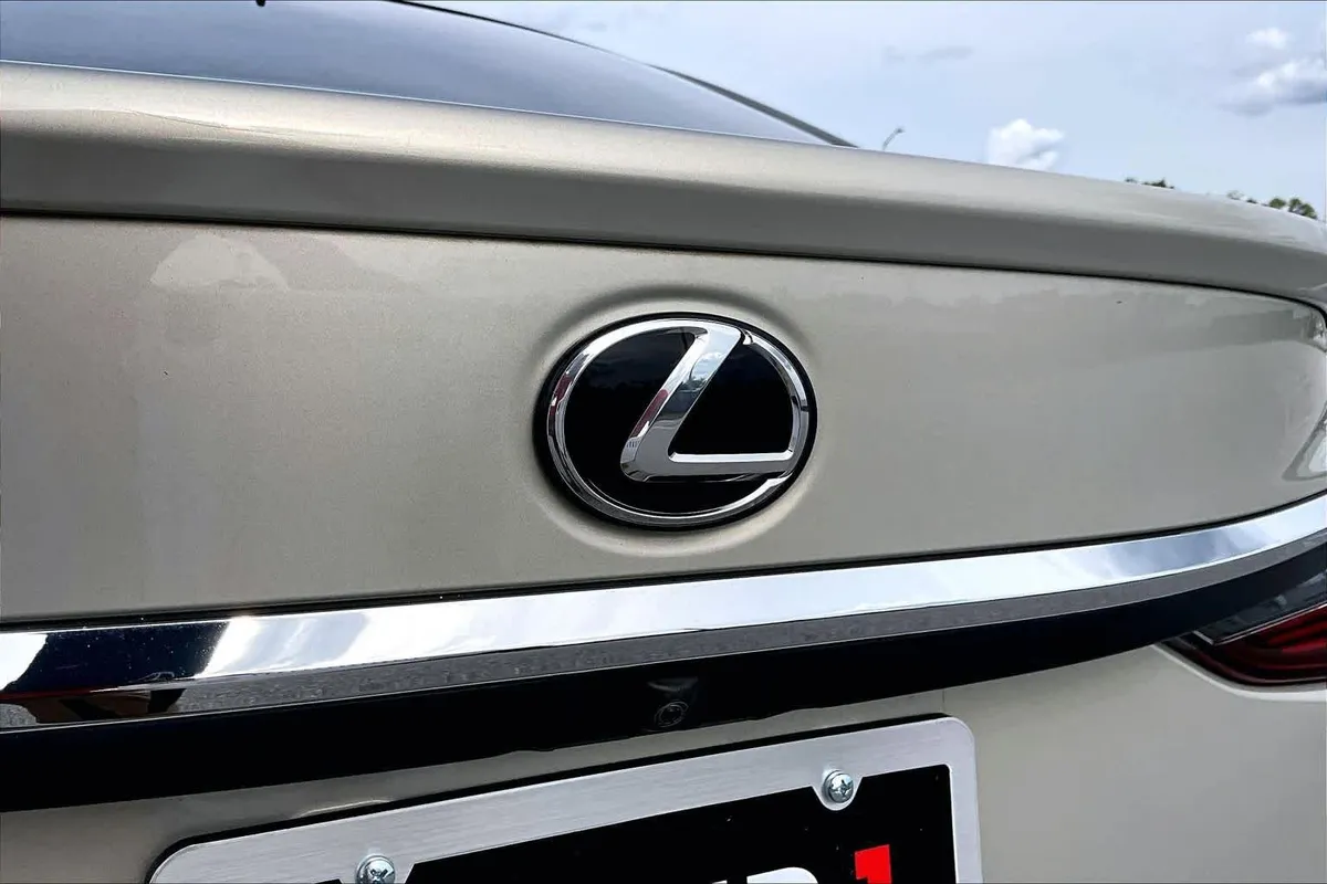 2022 Lexus ES 350 Ultra Luxury thumbnail 10