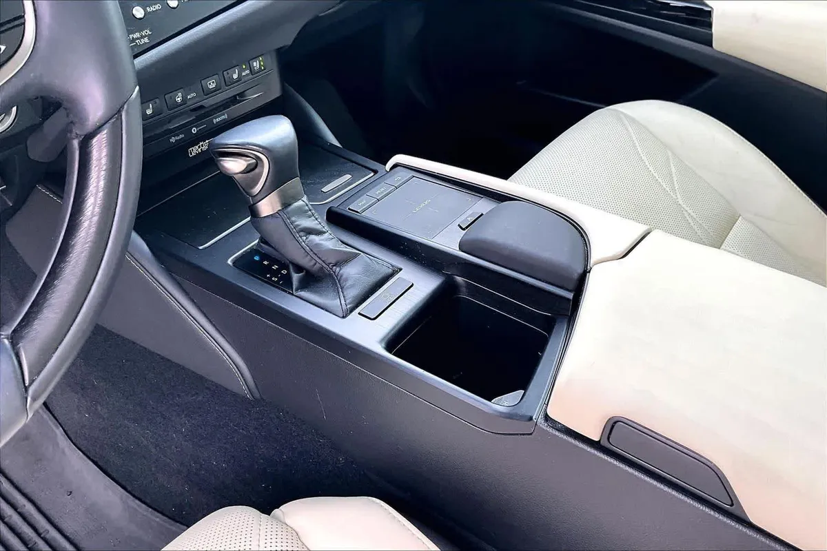 2022 Lexus ES 350 Ultra Luxury thumbnail 17