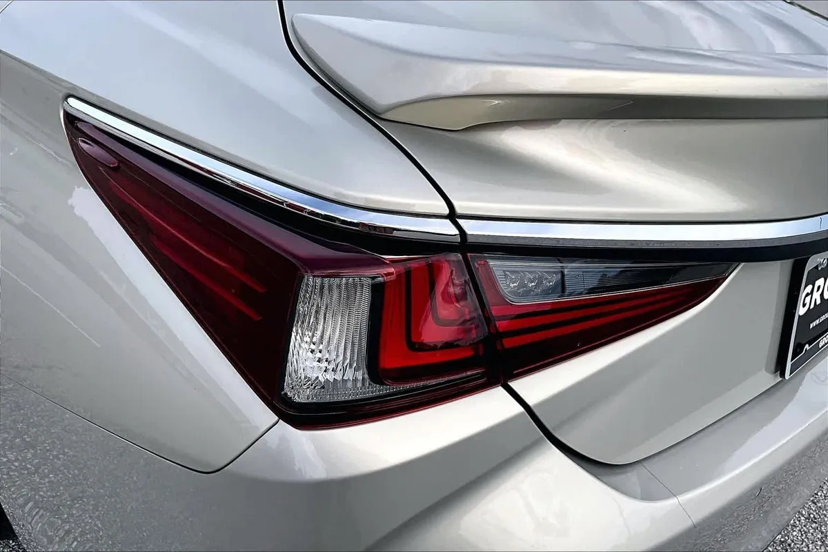 2022 Lexus ES 350 Ultra Luxury thumbnail 29