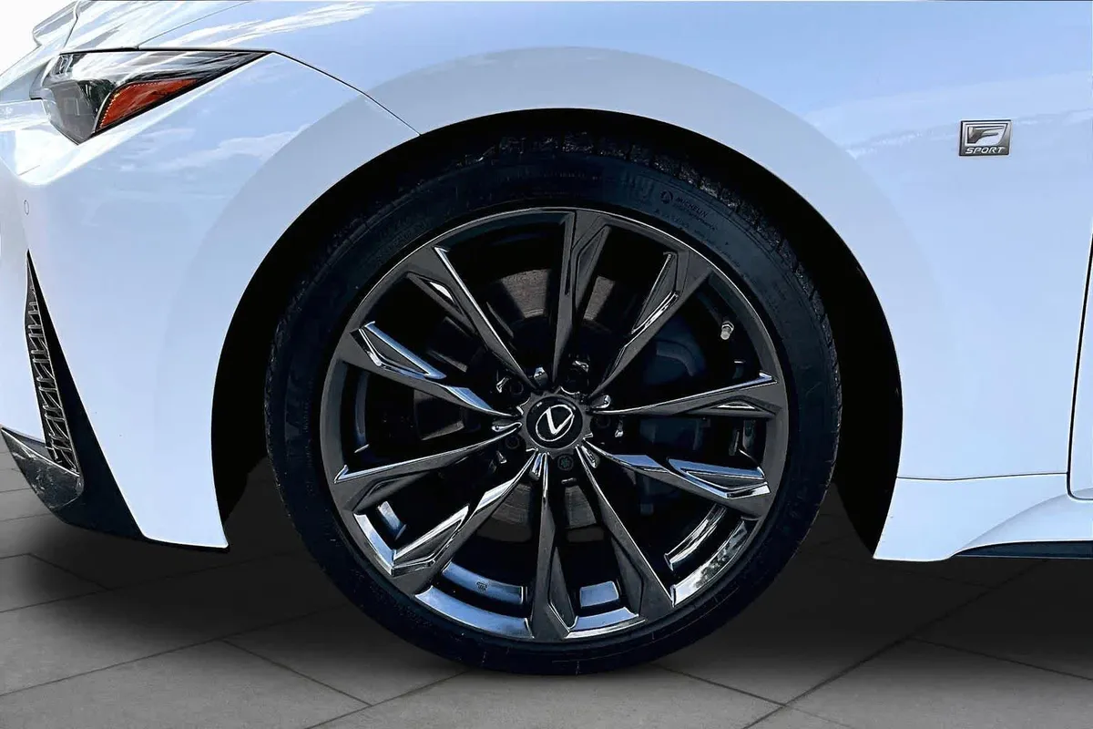 2022 Lexus IS 350 F SPORT thumbnail 11