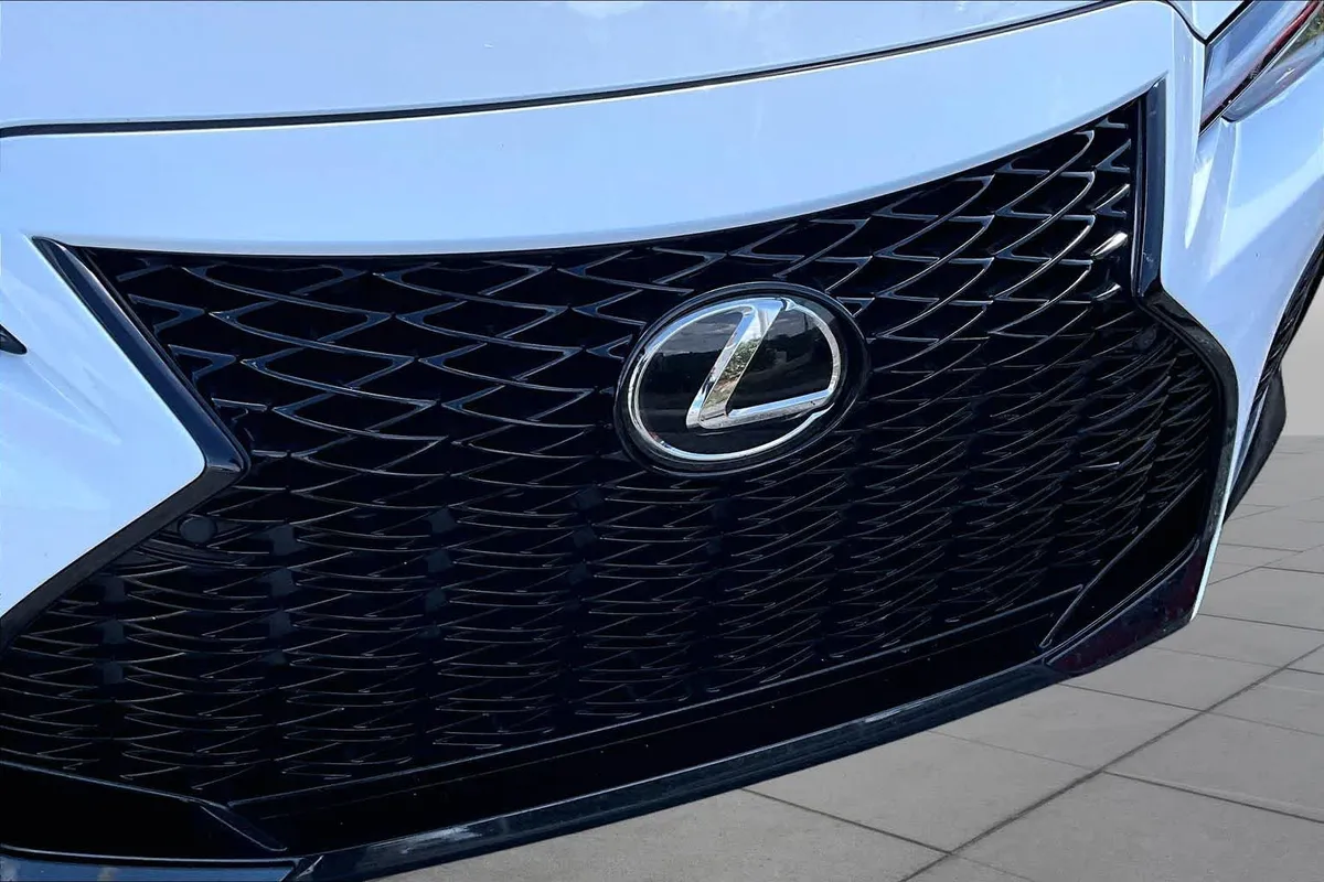 2022 Lexus IS 350 F SPORT thumbnail 30