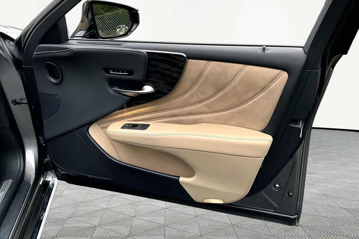 2022 Lexus LS 500 thumbnail 23