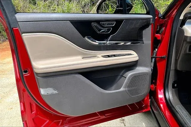2022 Lincoln Corsair Standard thumbnail 17