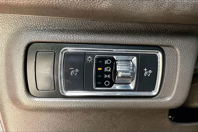 2022 Lincoln Corsair Standard thumbnail 24
