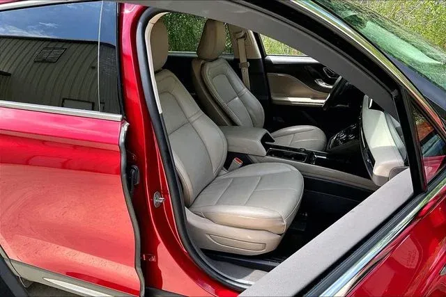 2022 Lincoln Corsair Standard thumbnail 26