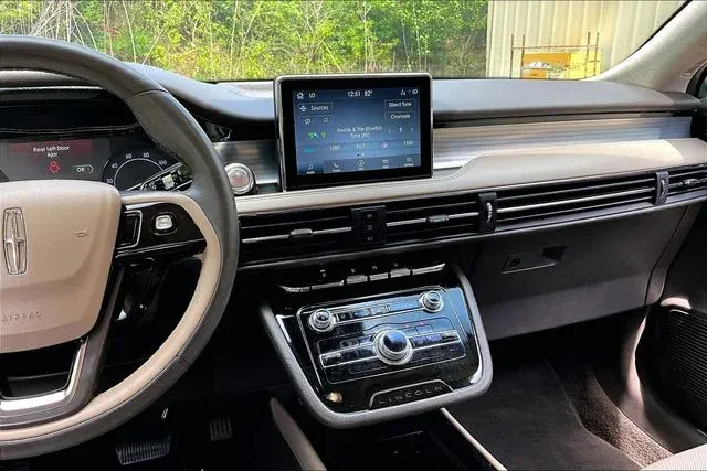 2022 Lincoln Corsair Standard thumbnail 9