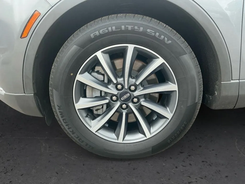 2022 Lincoln Nautilus Standard thumbnail 13