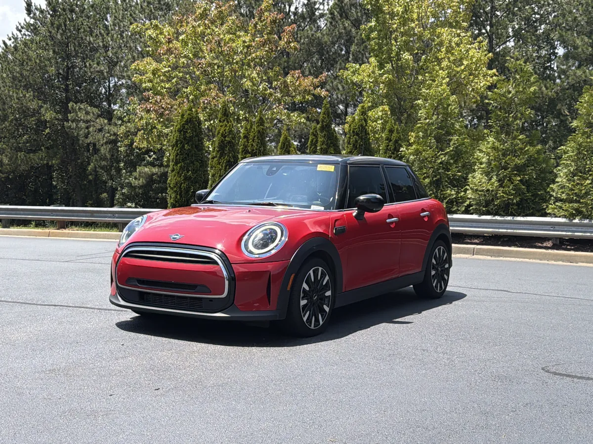 2022 MINI Hardtop 4 Door Cooper thumbnail 12