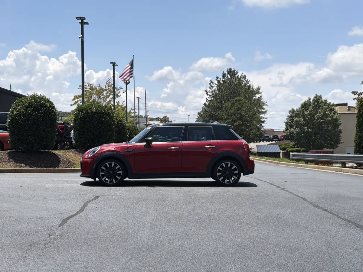 2022 MINI Hardtop 4 Door Cooper thumbnail 13