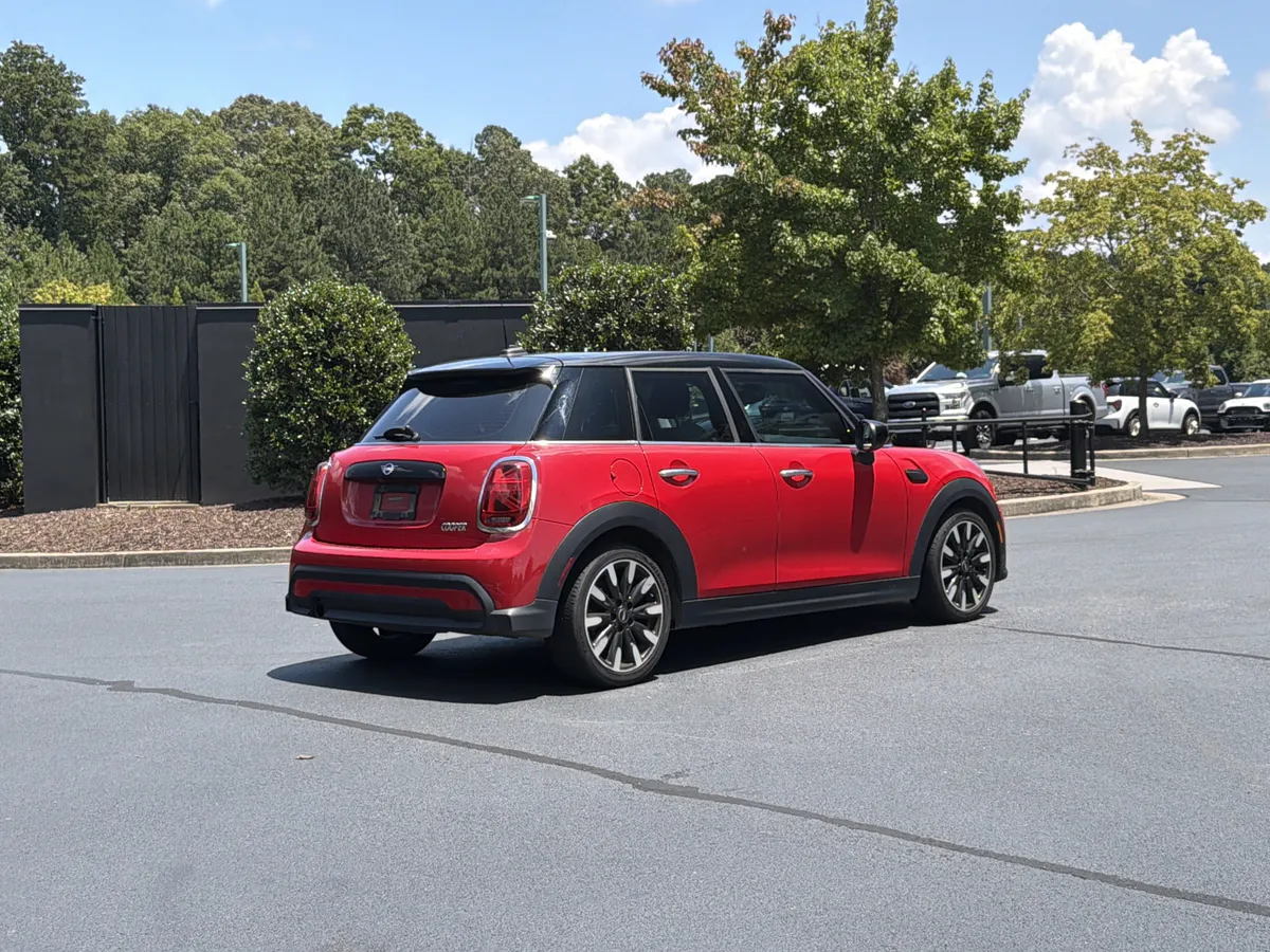 2022 MINI Hardtop 4 Door Cooper thumbnail 2