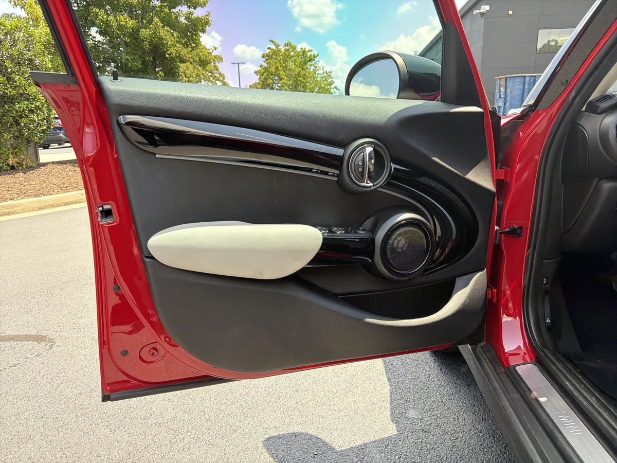 2022 MINI Hardtop 4 Door Cooper thumbnail 22