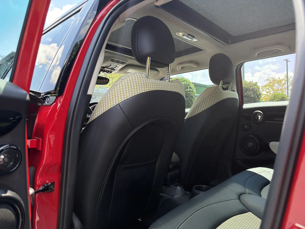 2022 MINI Hardtop 4 Door Cooper thumbnail 23