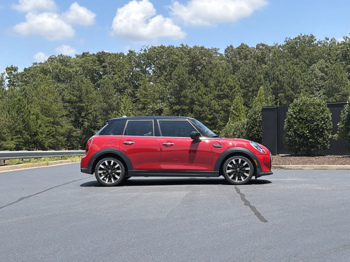 2022 MINI Hardtop 4 Door Cooper thumbnail 4