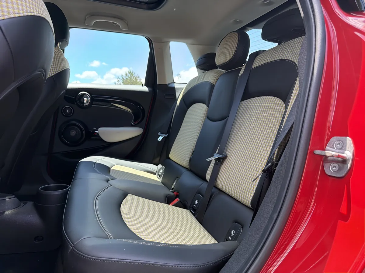 2022 MINI Hardtop 4 Door Cooper thumbnail 7