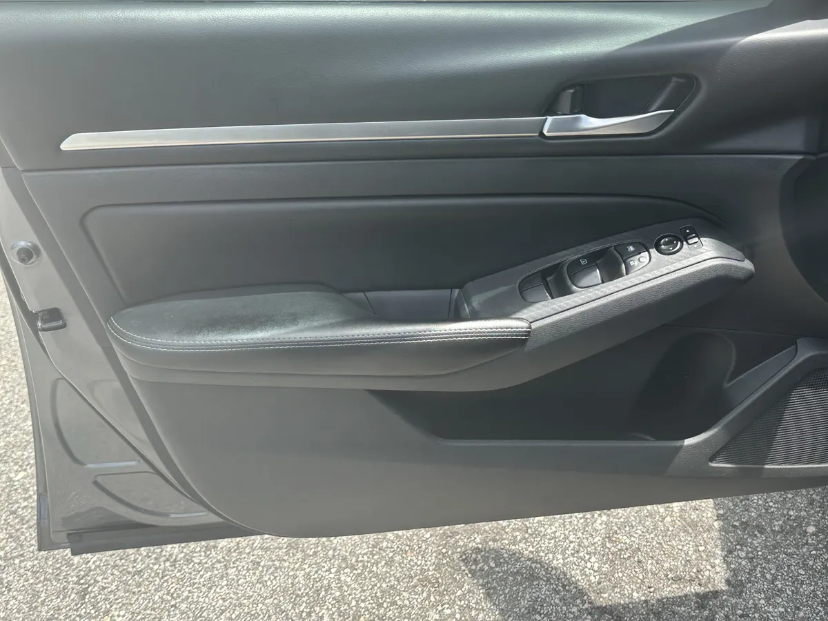 2022 Nissan Altima 2.5 SV thumbnail 13