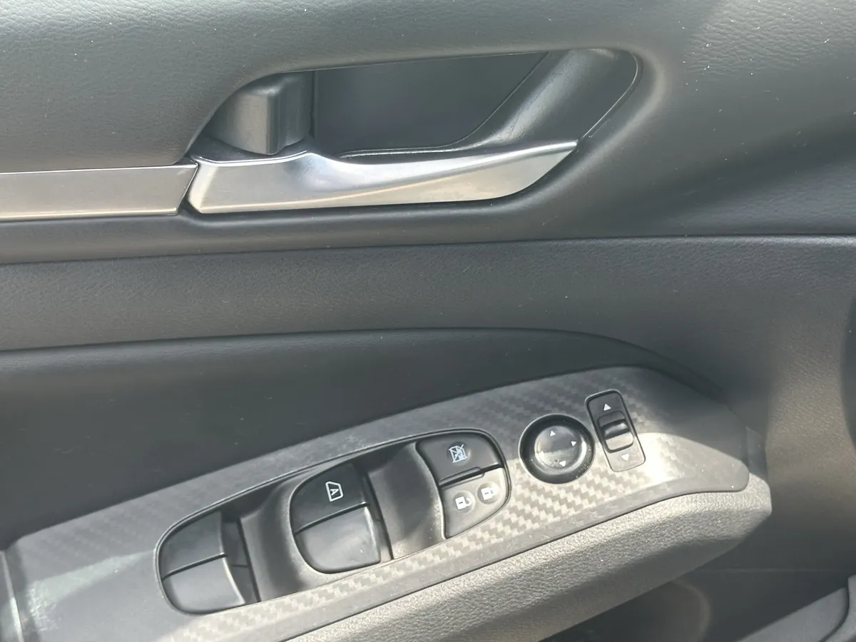 2022 Nissan Altima 2.5 SV thumbnail 14