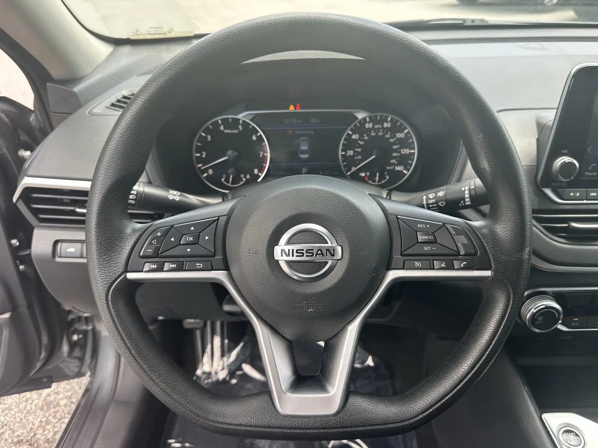 2022 Nissan Altima 2.5 SV thumbnail 19