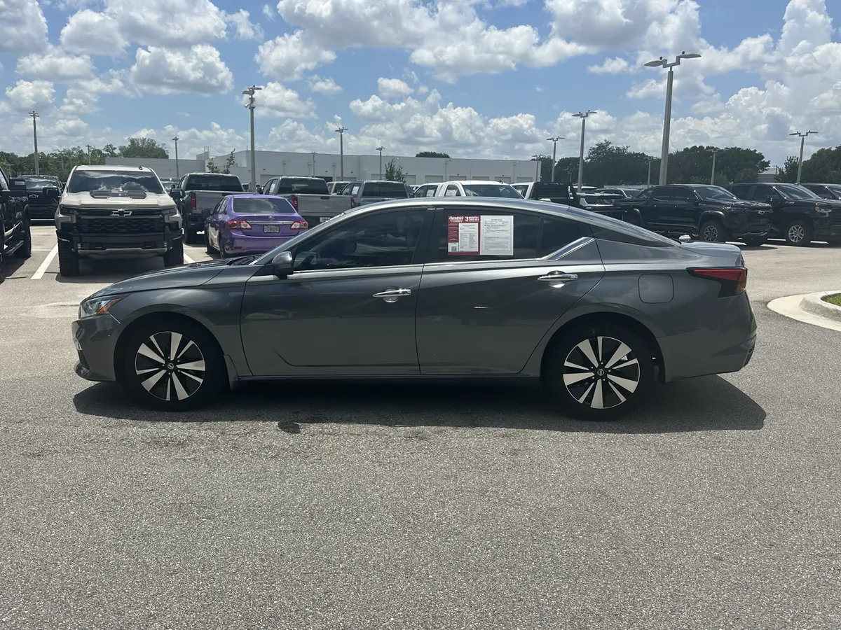 2022 Nissan Altima 2.5 SV thumbnail 6