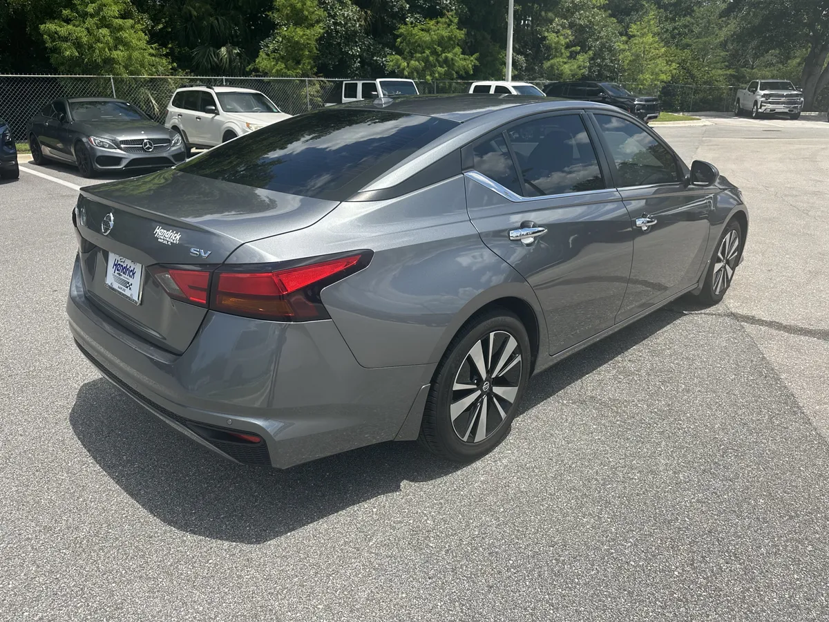 2022 Nissan Altima 2.5 SV thumbnail 9