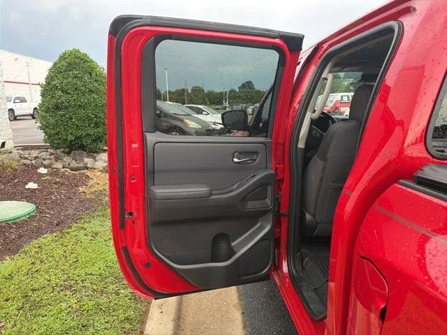 2022 Nissan Frontier SV thumbnail 16