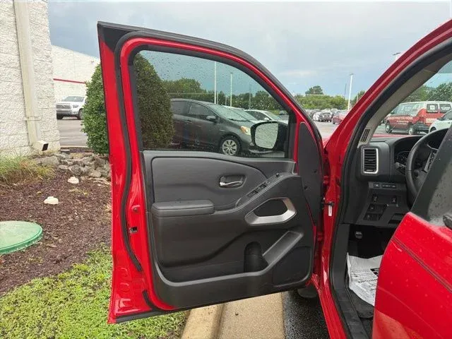 2022 Nissan Frontier SV thumbnail 24