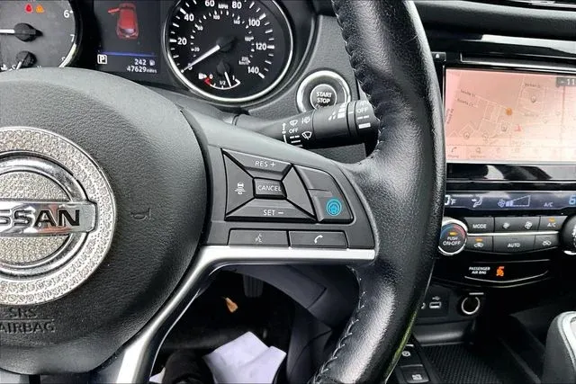2022 Nissan Rogue Sport SL thumbnail 11