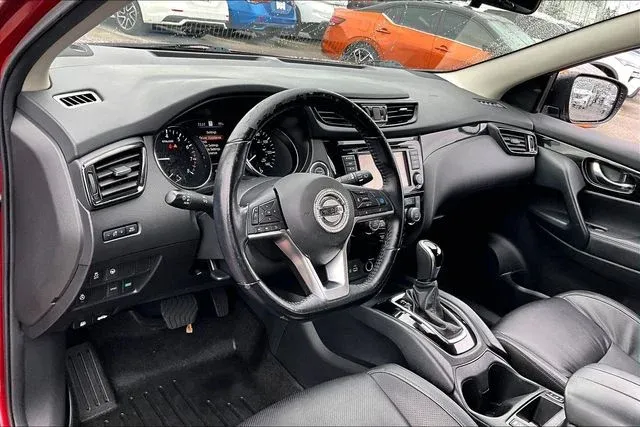 2022 Nissan Rogue Sport SL thumbnail 13