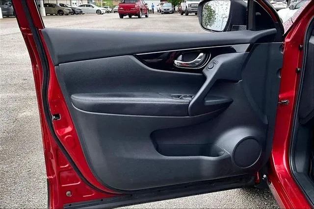 2022 Nissan Rogue Sport SL thumbnail 16