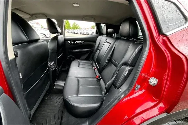 2022 Nissan Rogue Sport SL thumbnail 18