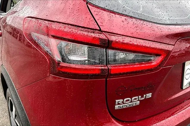 2022 Nissan Rogue Sport SL thumbnail 19