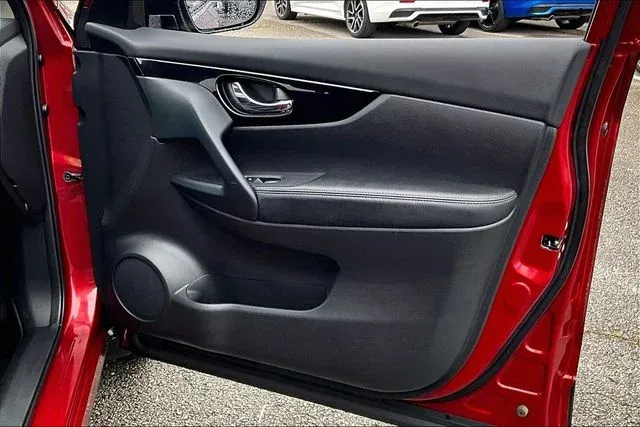 2022 Nissan Rogue Sport SL thumbnail 26
