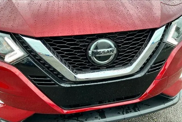 2022 Nissan Rogue Sport SL thumbnail 29