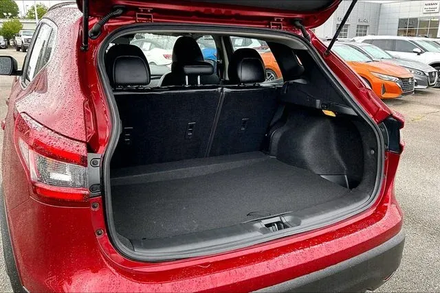 2022 Nissan Rogue Sport SL thumbnail 31